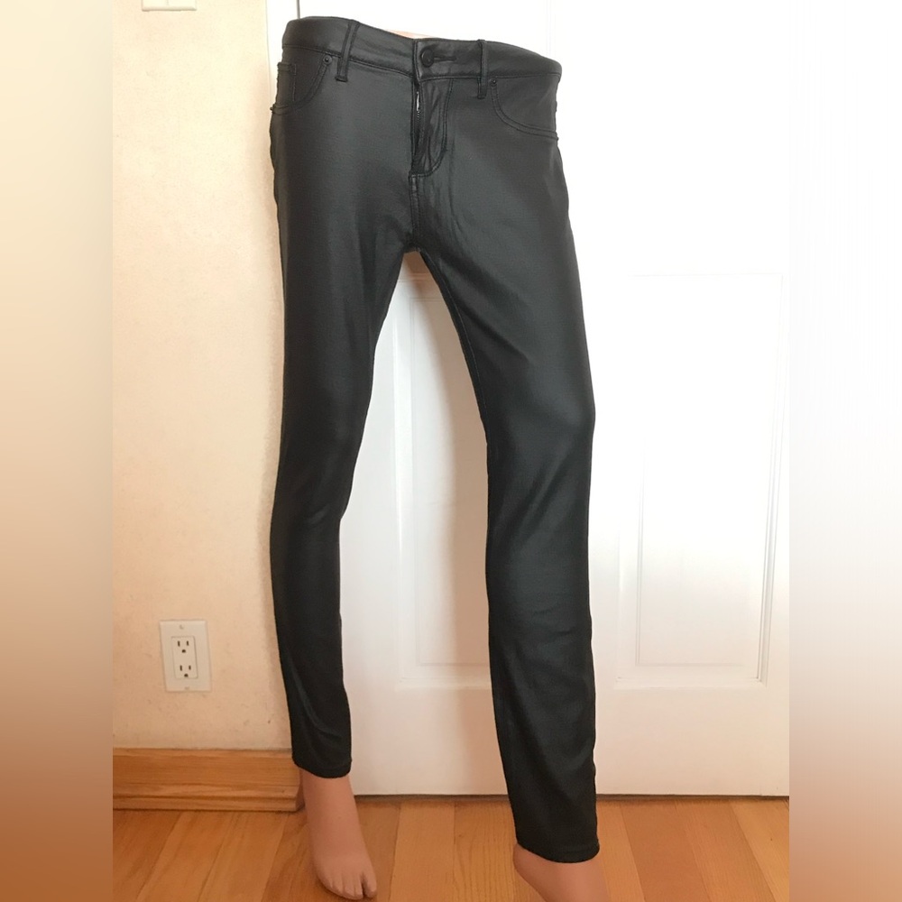 Bebe stretchyskinny black waxed new with tags pants in sz 29.